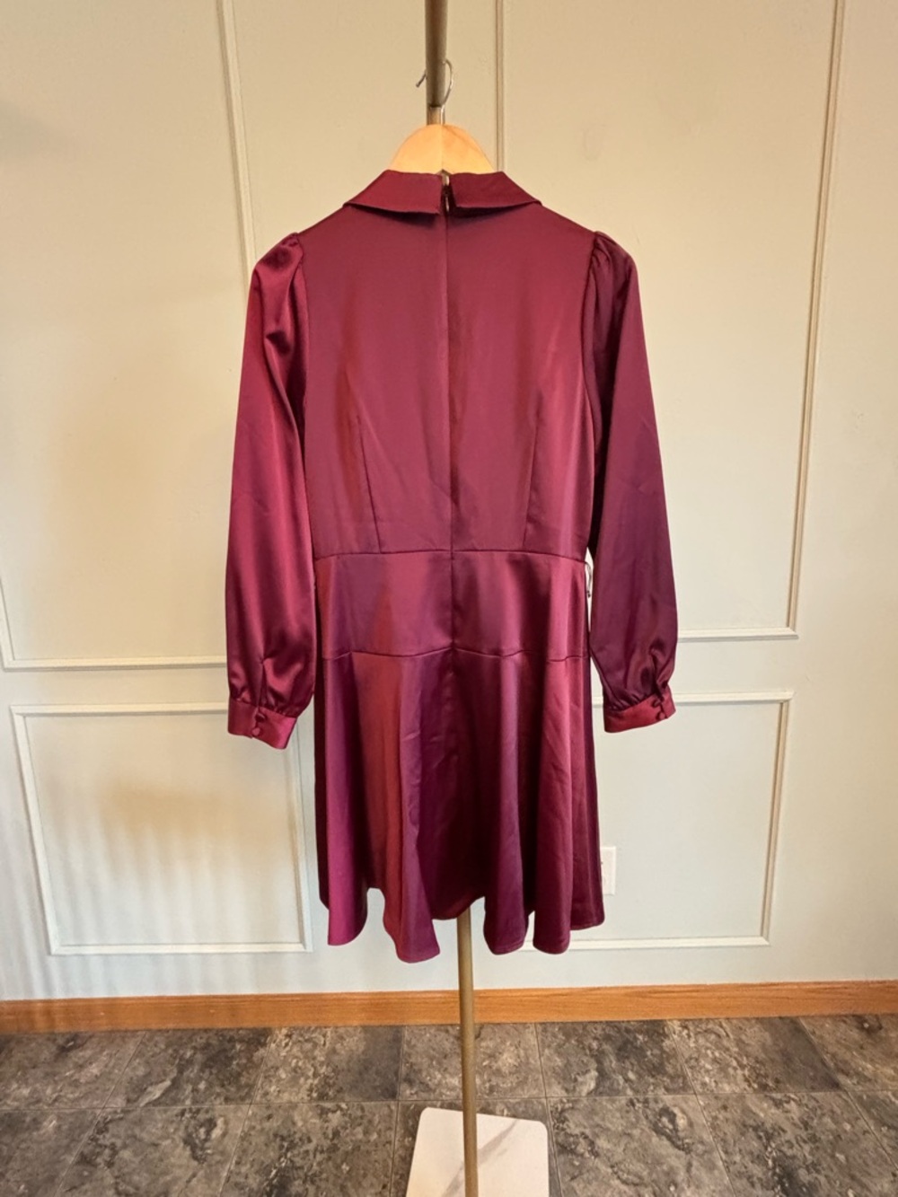 Vince Camuto Plum Satin Dress Wrap-Style Long Sleeve Dress MSRP $178 NWOT Size 6 - Picture 3 of 5